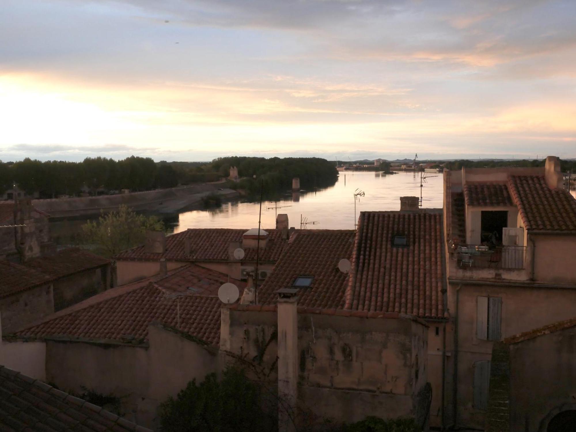 Superbe Appartement Avec Vue Arles Eksteriør bilde